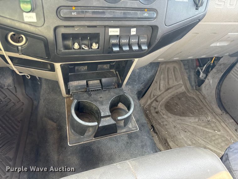 image for item DY8165 2010 Ford F250 Super Duty utility bed pickup truck