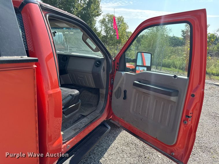 image for item DY8165 2010 Ford F250 Super Duty utility bed pickup truck