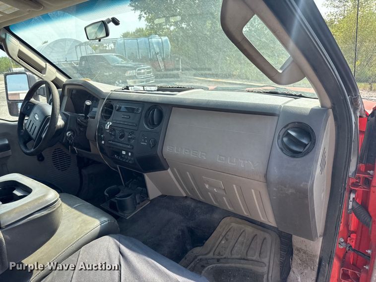 image for item DY8165 2010 Ford F250 Super Duty utility bed pickup truck