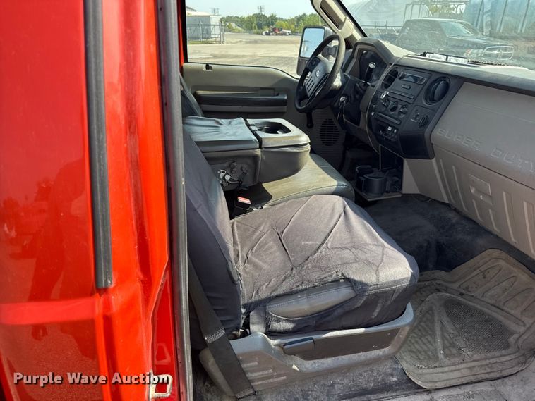 image for item DY8165 2010 Ford F250 Super Duty utility bed pickup truck