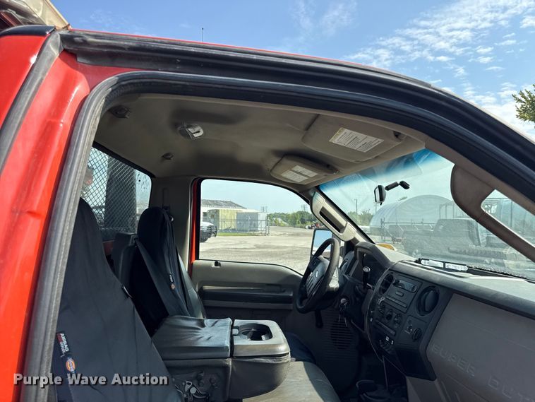 image for item DY8165 2010 Ford F250 Super Duty utility bed pickup truck