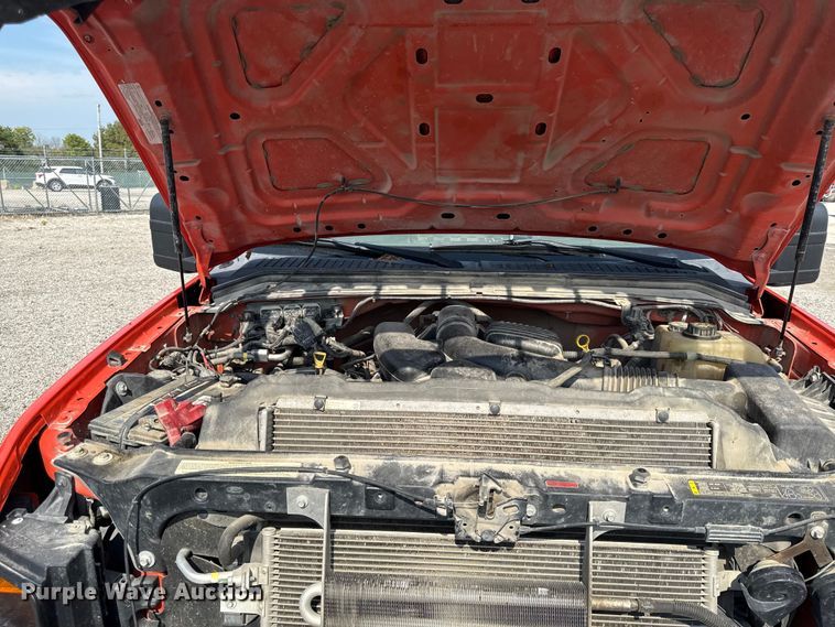 image for item DY8165 2010 Ford F250 Super Duty utility bed pickup truck