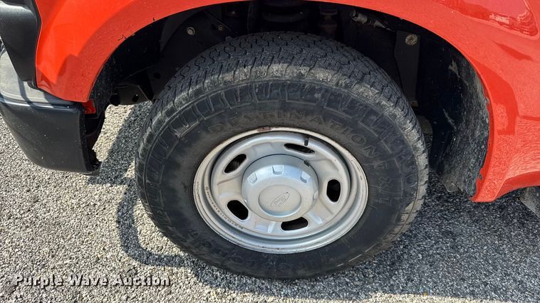 image for item DY8165 2010 Ford F250 Super Duty utility bed pickup truck