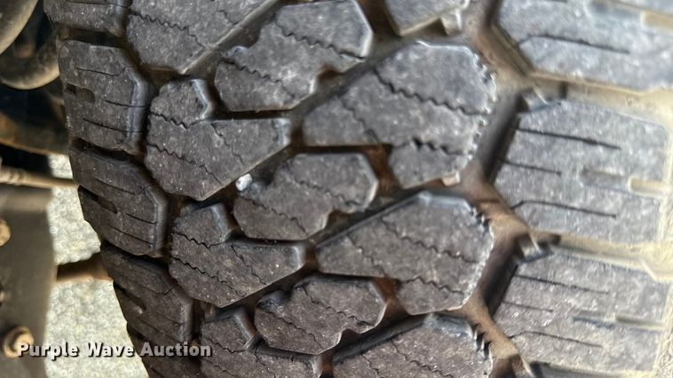 image for item DY8165 2010 Ford F250 Super Duty utility bed pickup truck