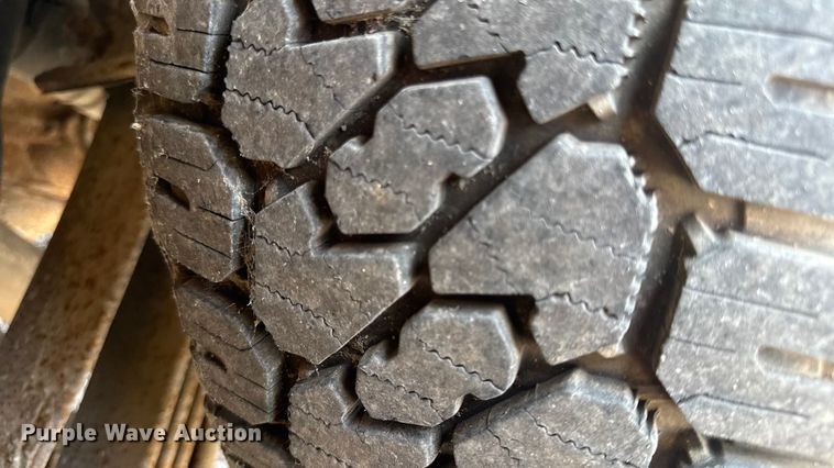 image for item DY8165 2010 Ford F250 Super Duty utility bed pickup truck