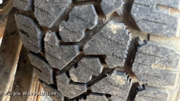 image for item DY8165 2010 Ford F250 Super Duty utility bed pickup truck