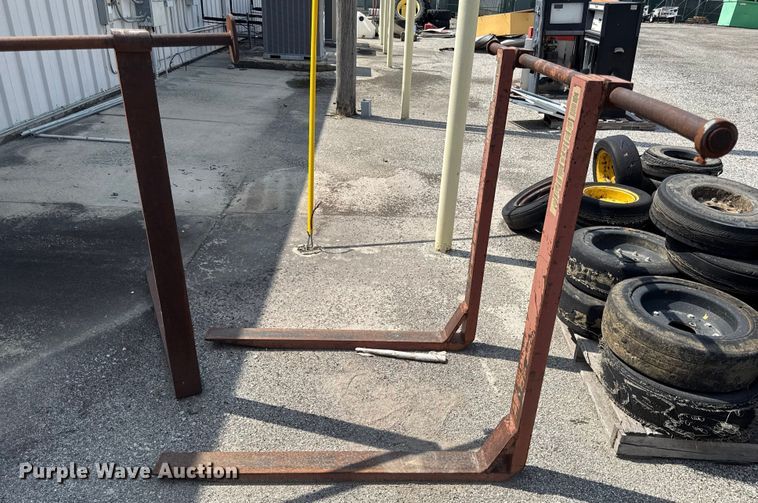 image for item DY8176 (2) wheel loader forks