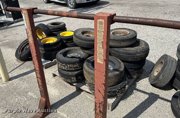 image for item DY8176 (2) wheel loader forks