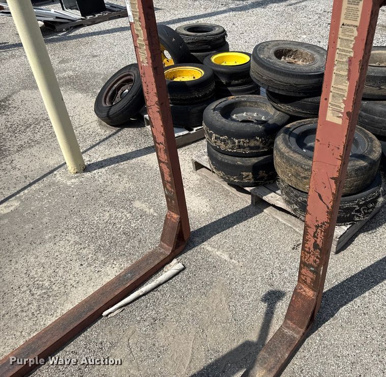 image for item DY8176 (2) wheel loader forks