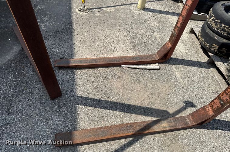 image for item DY8176 (2) wheel loader forks