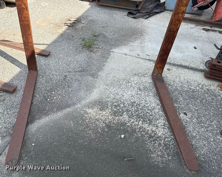 image for item DY8176 (2) wheel loader forks