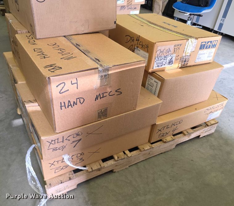 image for item DZ6316 (58) radios