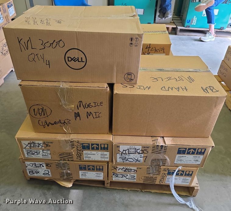 image for item DZ6316 (58) radios