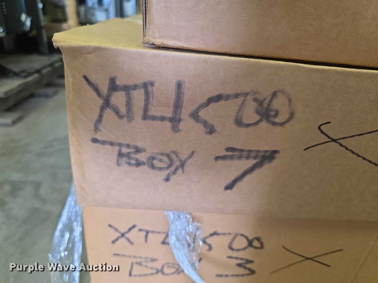 image for item DZ6316 (58) radios