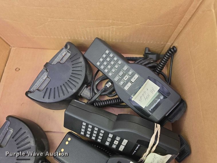 image for item DZ6316 (58) radios