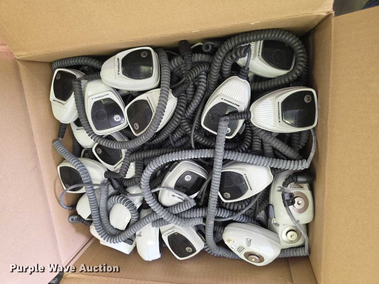 image for item DZ6316 (58) radios