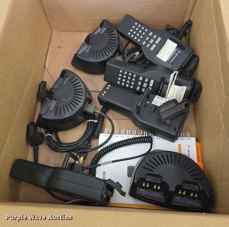 image for item DZ6316 (58) radios