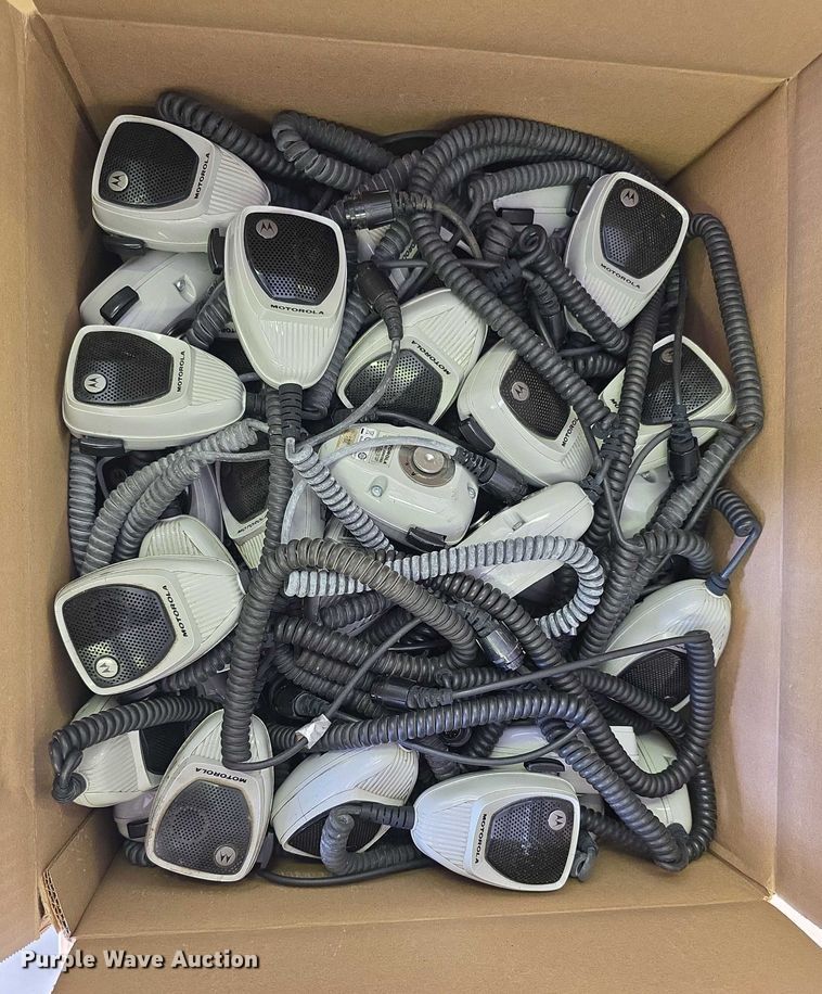 image for item DZ6316 (58) radios