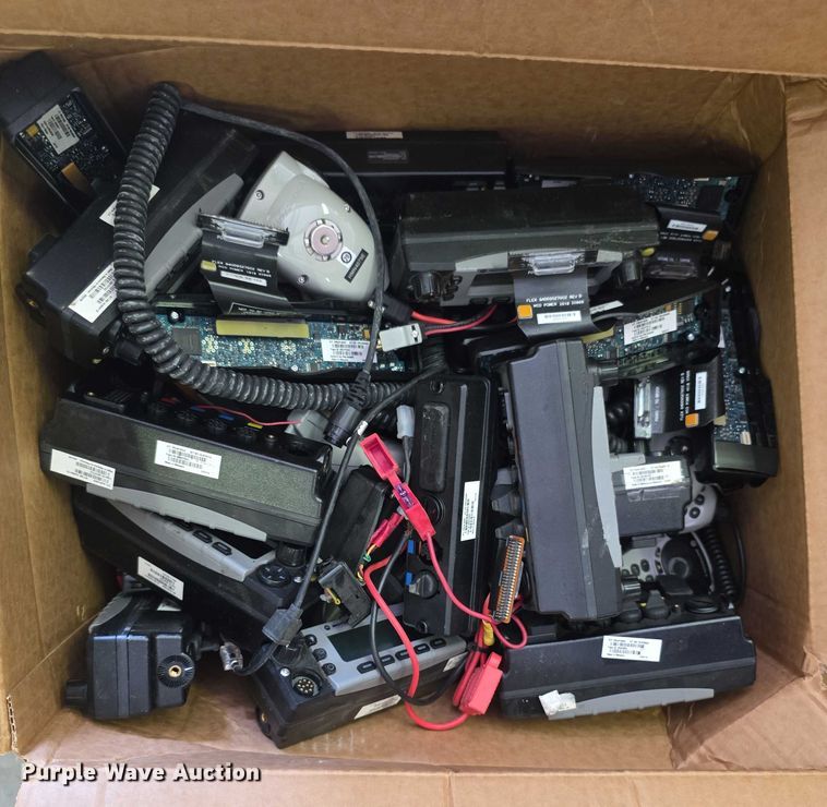 image for item DZ6316 (58) radios