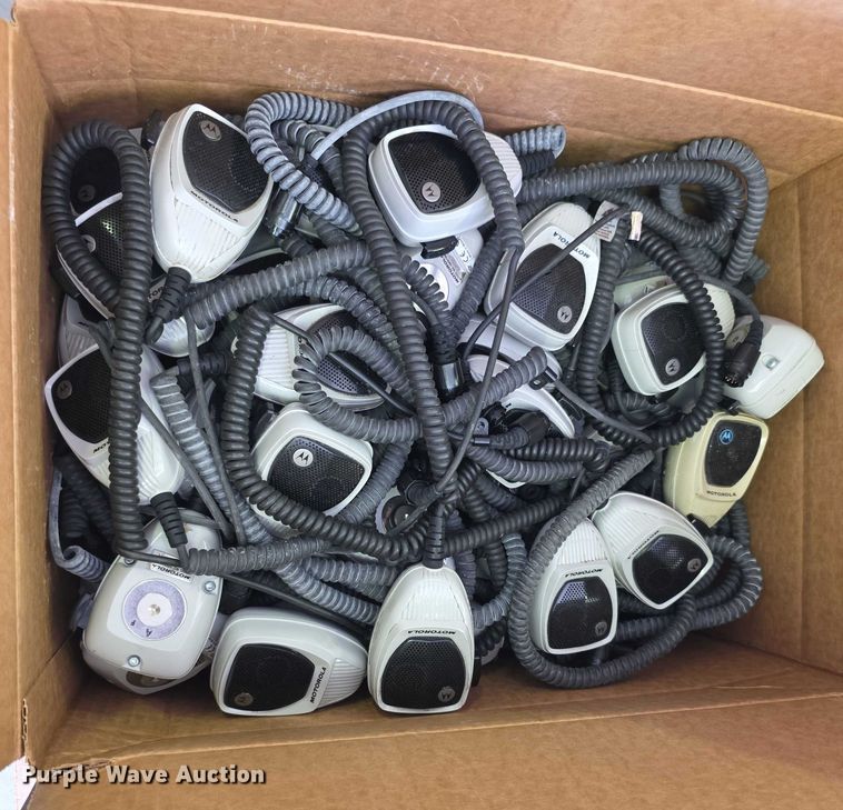 image for item DZ6316 (58) radios