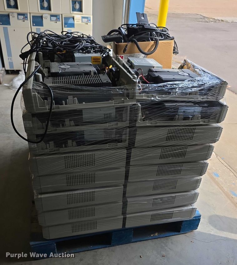 image for item DZ6317 (58) radios