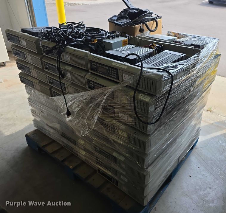 image for item DZ6317 (58) radios