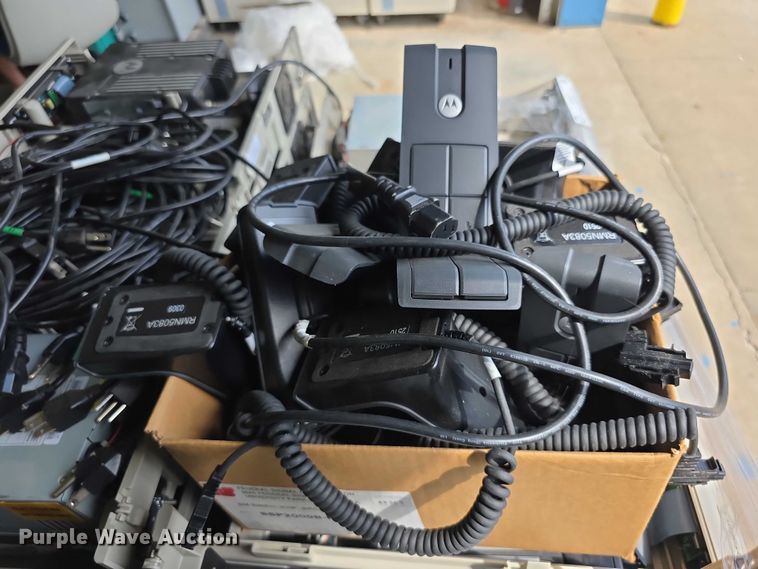 image for item DZ6317 (58) radios