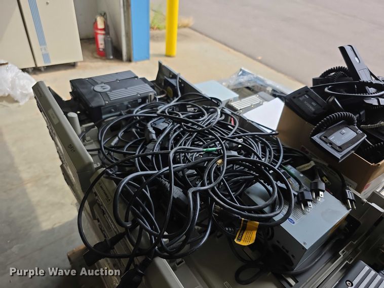 image for item DZ6317 (58) radios