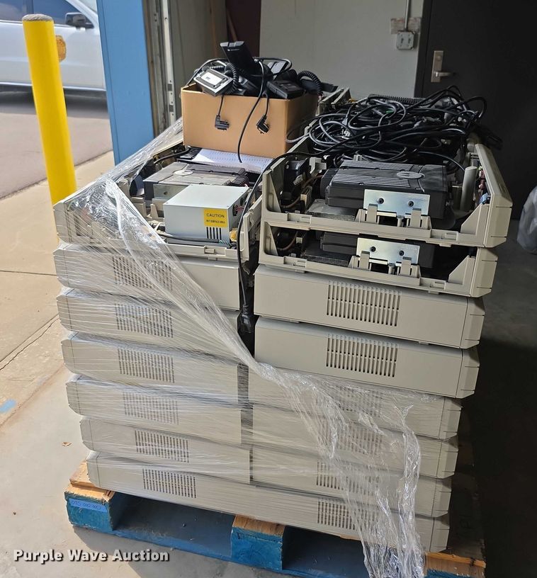 image for item DZ6317 (58) radios