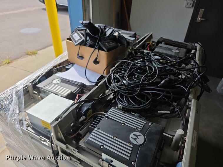 image for item DZ6317 (58) radios