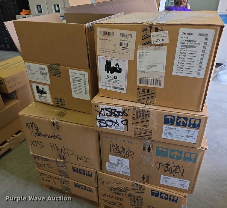 image for item DZ6318 (735) radios