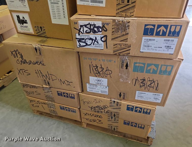 image for item DZ6318 (735) radios