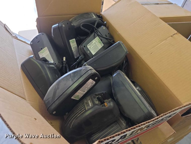 image for item DZ6318 (735) radios