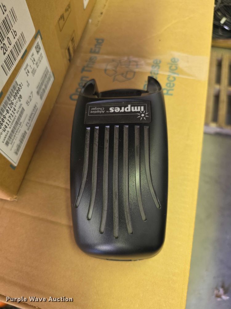 image for item DZ6318 (735) radios