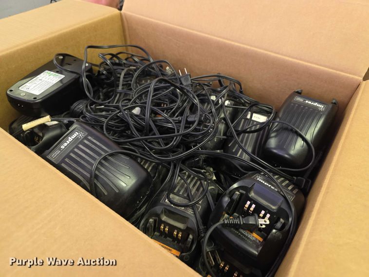 image for item DZ6318 (735) radios