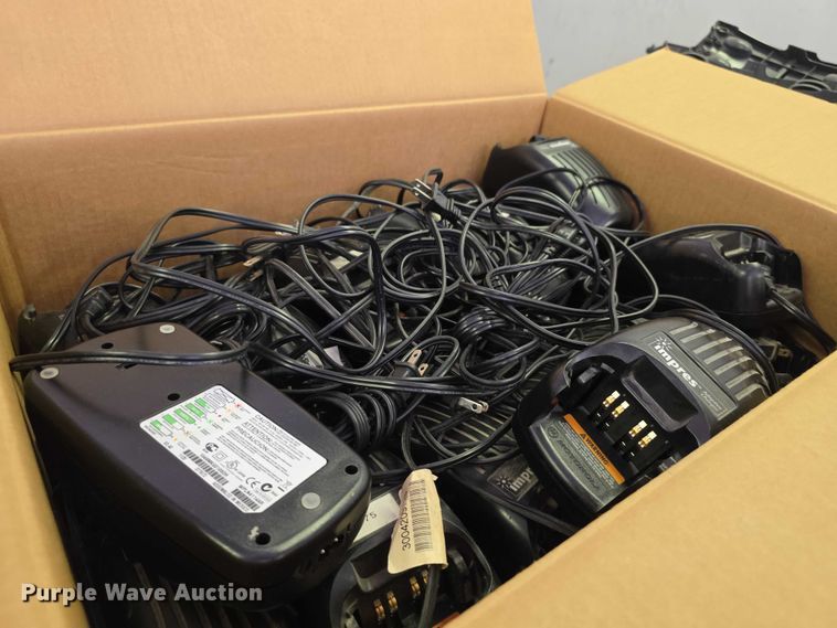 image for item DZ6318 (735) radios