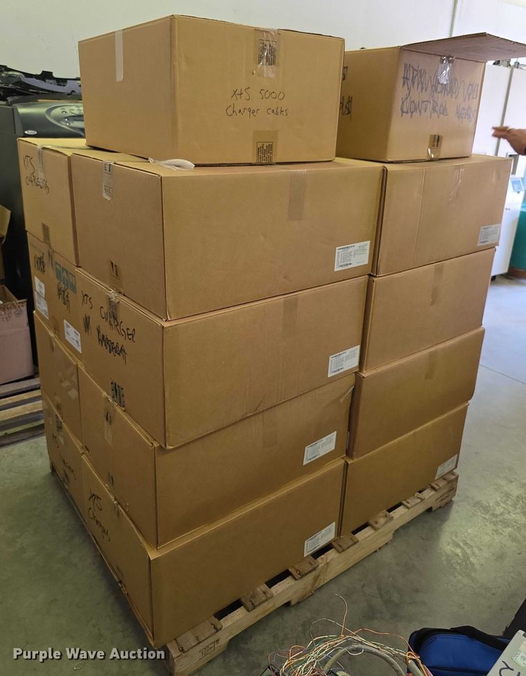 image for item DZ6318 (735) radios