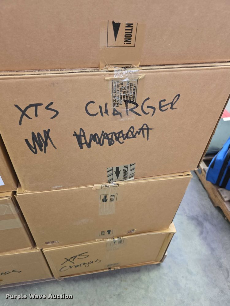 image for item DZ6318 (735) radios