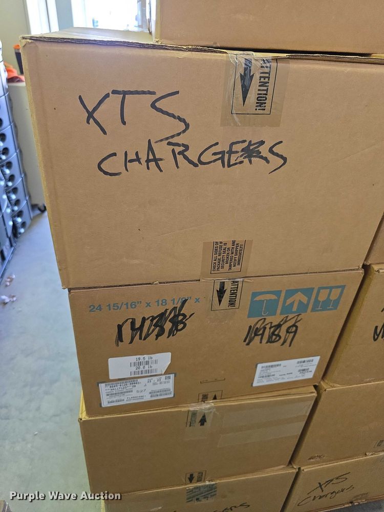 image for item DZ6318 (735) radios