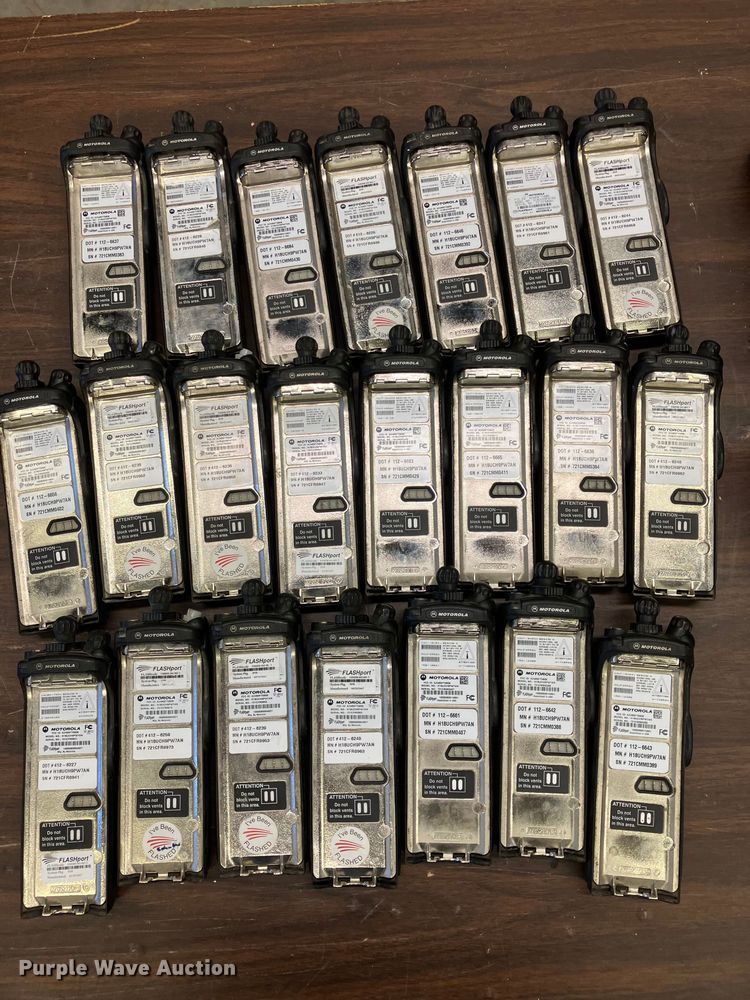 image for item DZ6318 (735) radios