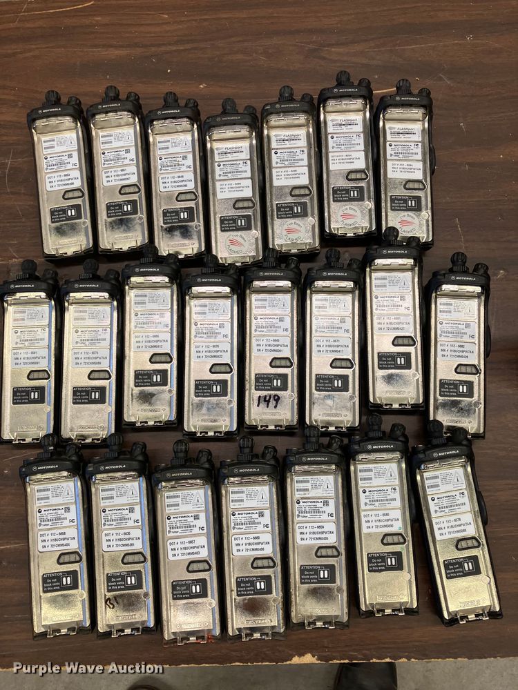 image for item DZ6318 (735) radios