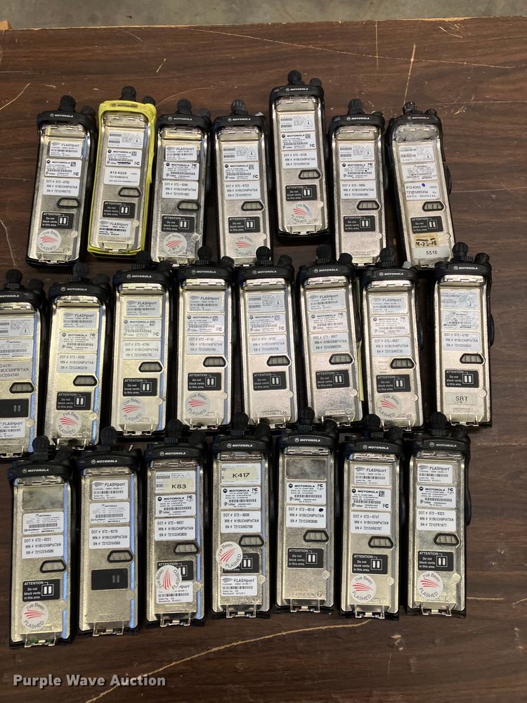 image for item DZ6318 (735) radios