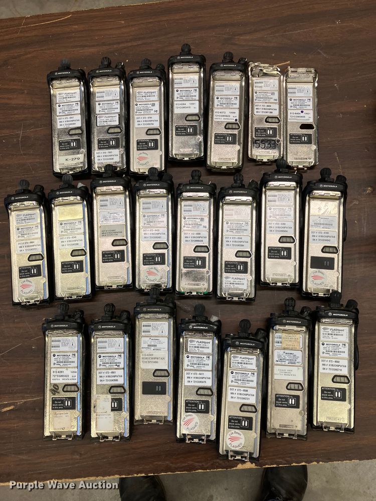 image for item DZ6318 (735) radios