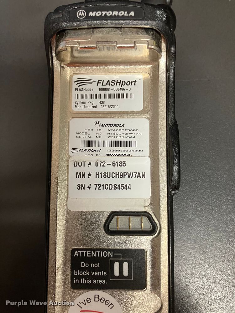 image for item DZ6318 (735) radios