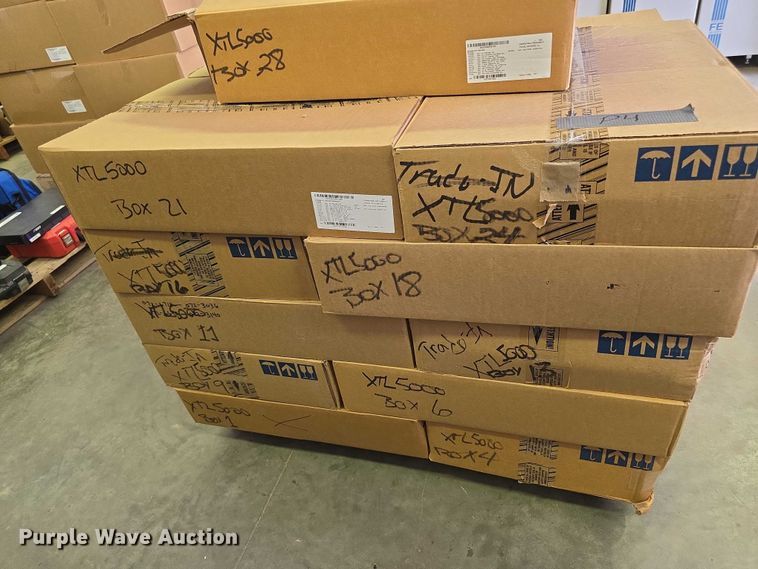 image for item DZ6319 (253) radios