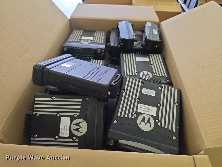 image for item DZ6319 (253) radios