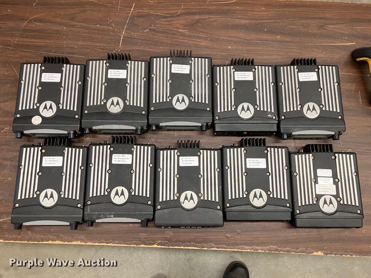 image for item DZ6319 (253) radios