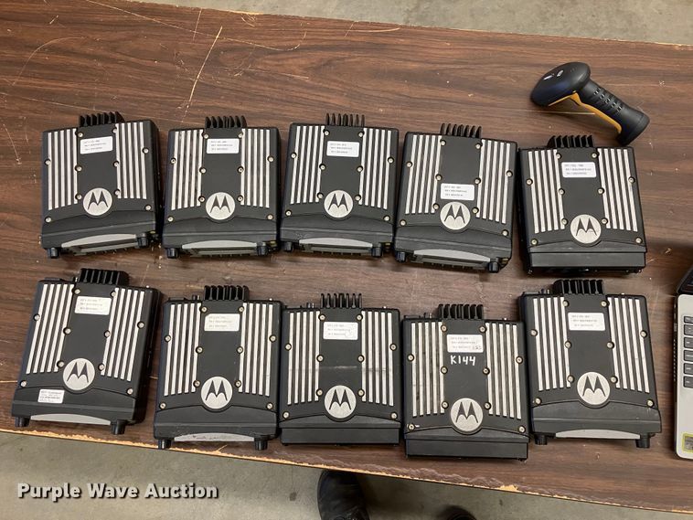 image for item DZ6319 (253) radios