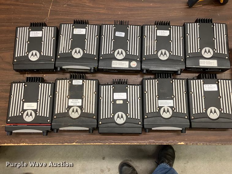 image for item DZ6319 (253) radios