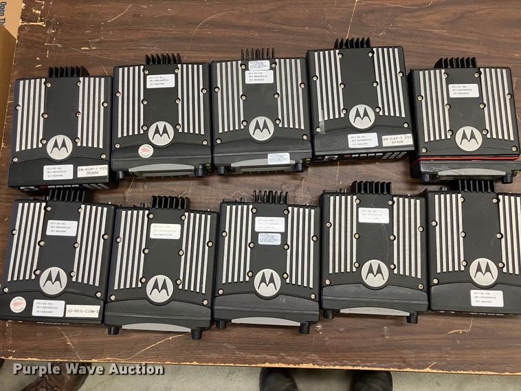 image for item DZ6319 (253) radios